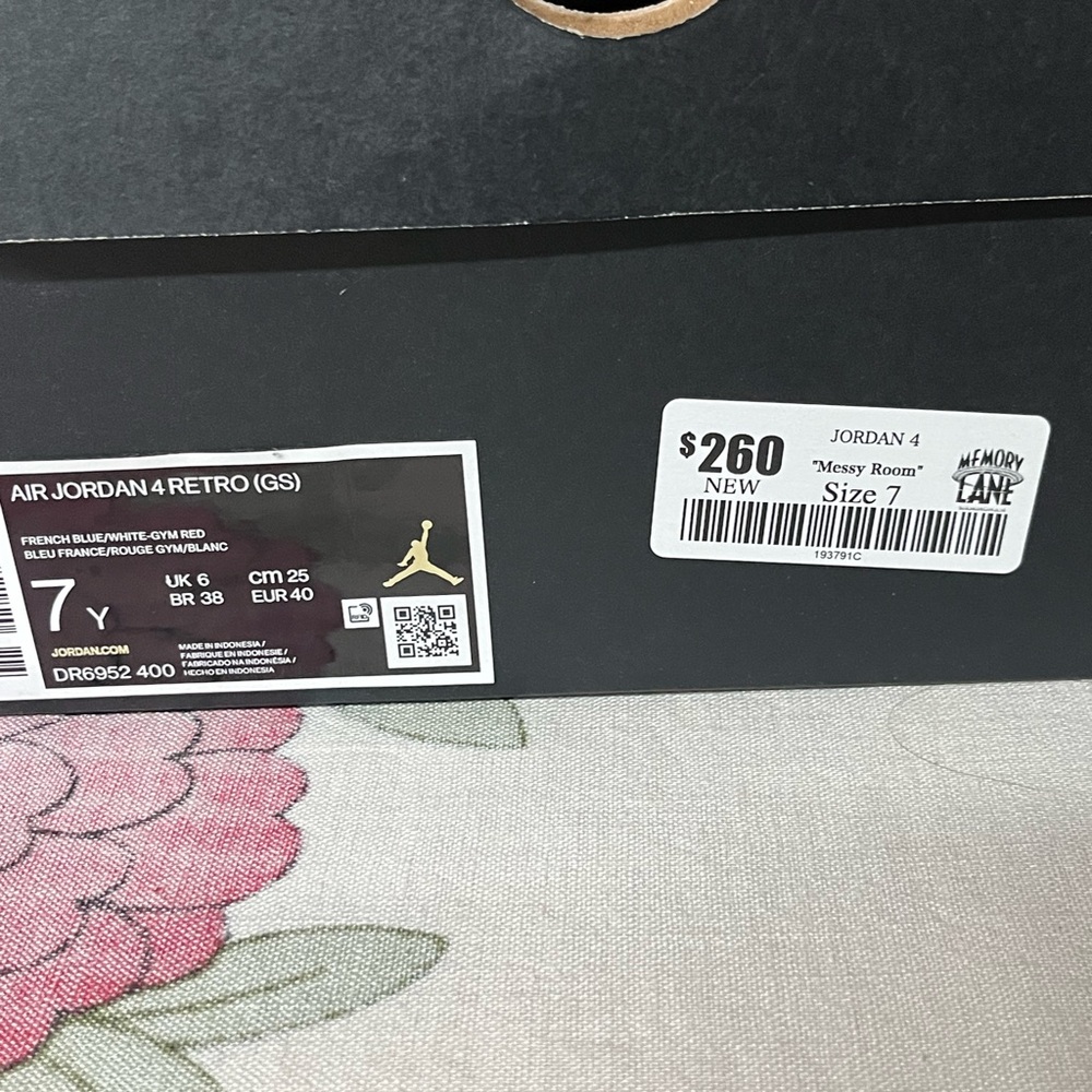 AIR JORDAN 4 RETRO (GS) size 7Y - Picture 9 of 11
